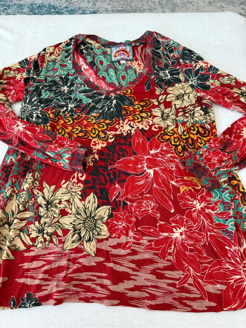 Johnny Was womens Ikat Patch Favorite L/S V-neck Swing Tee Large D79